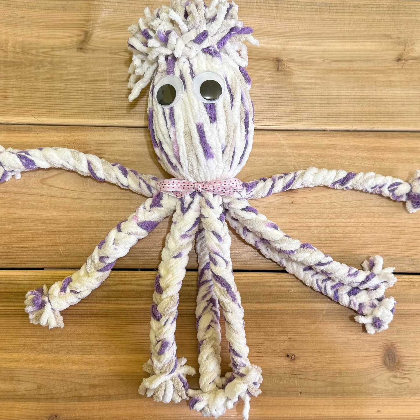 Crafts 009 White and Purple Octopus